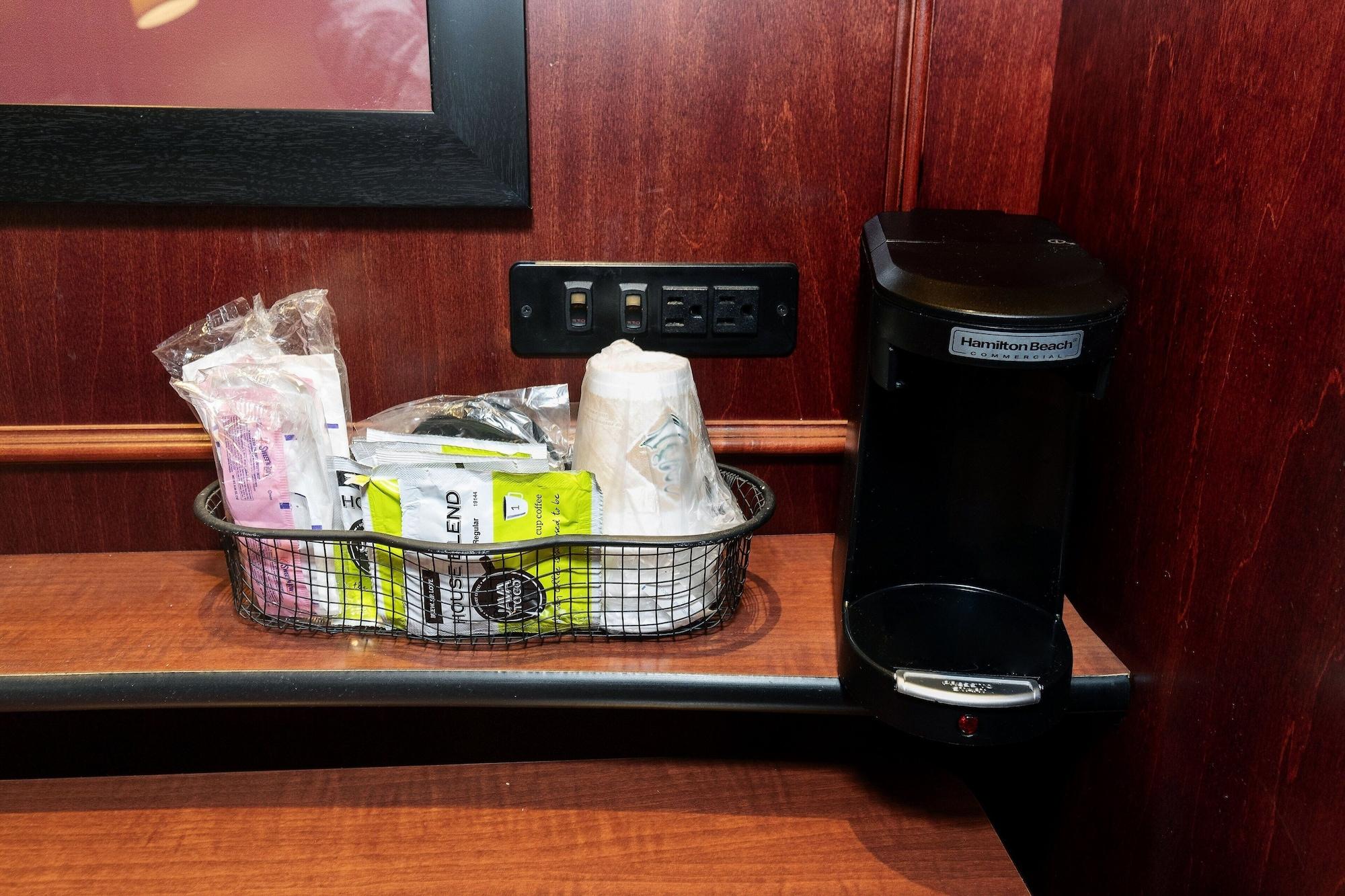 Red Roof Inn Meriden Ct מראה חיצוני תמונה